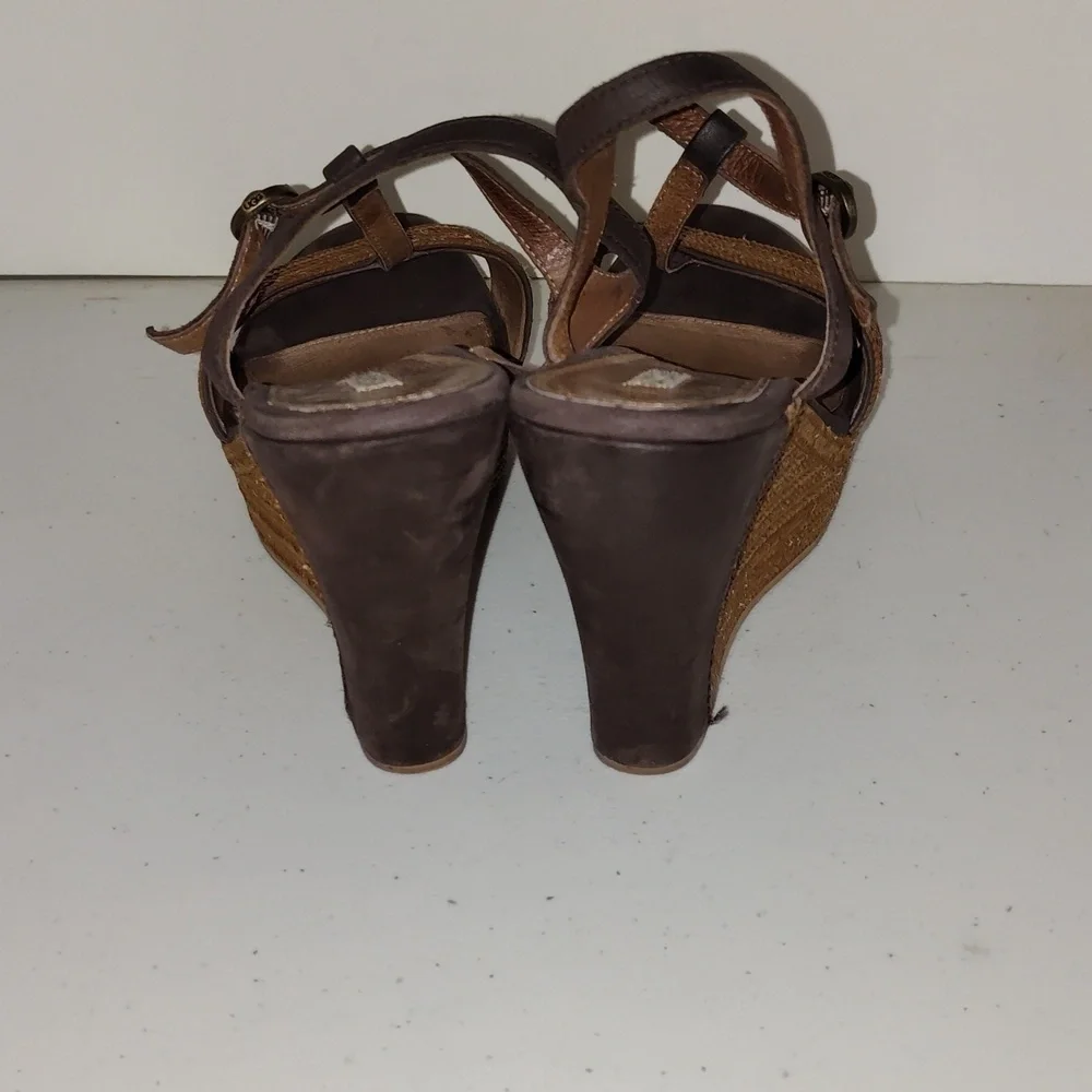 UGG Women’s Brown Espadrille Wedge size6.5